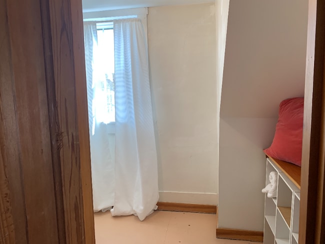 Building Photo - 3 Smith Hill Rd