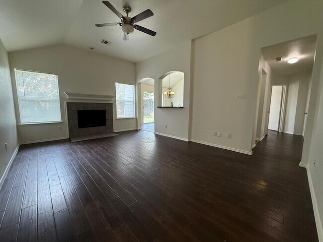Foto del edificio - 9104 Bedford Ln