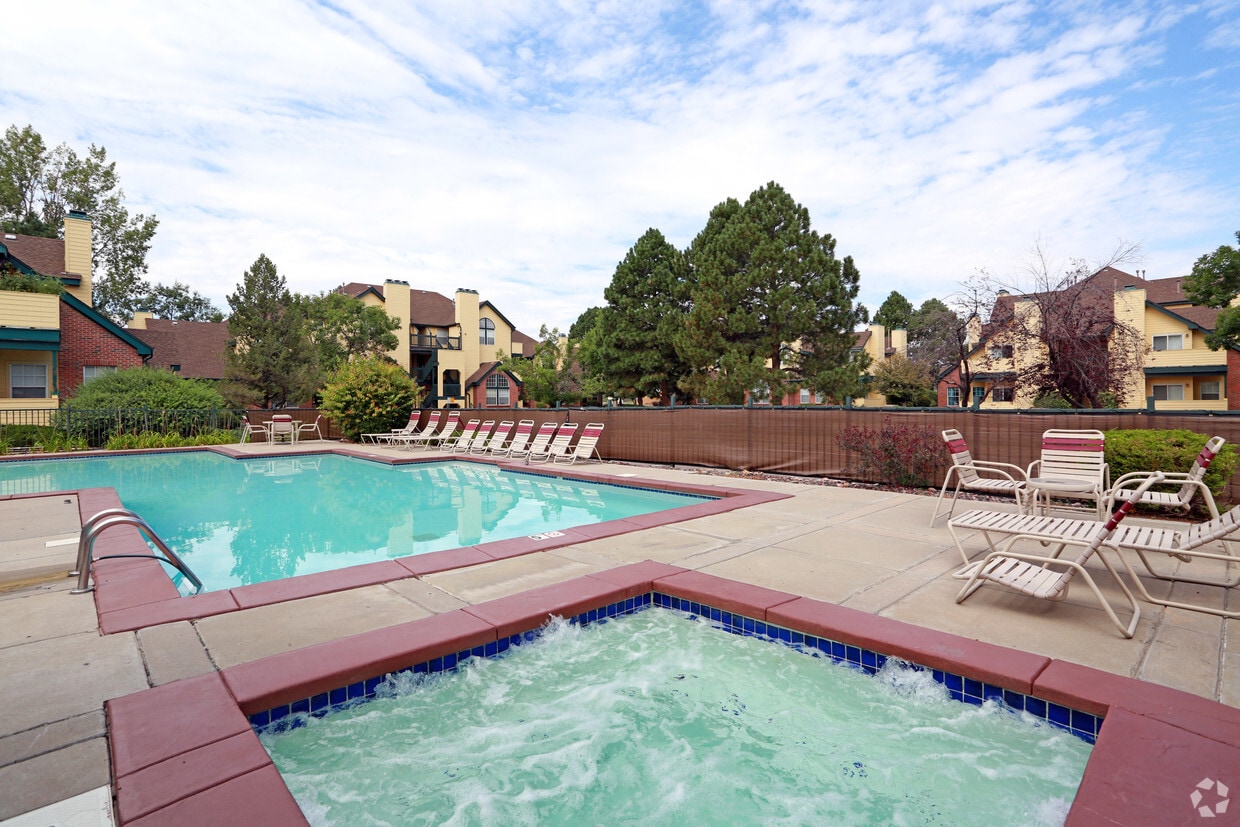 Primary Photo - Huntington Ridge Apartments
