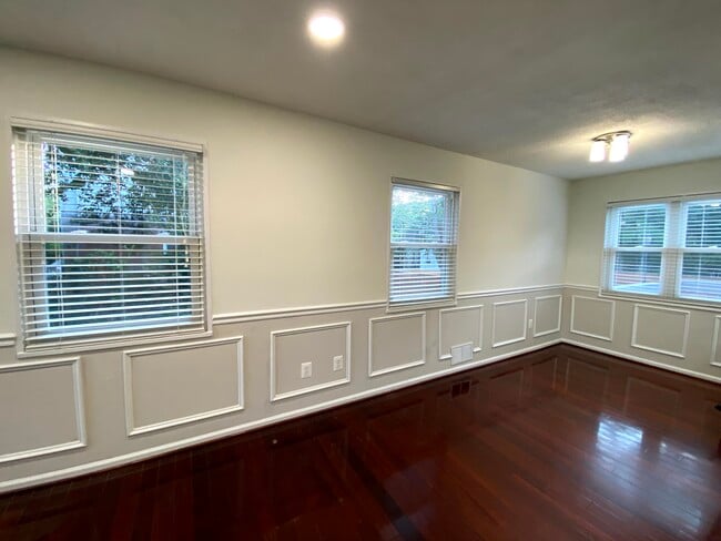 First floor - 5704 Fenwick Dr