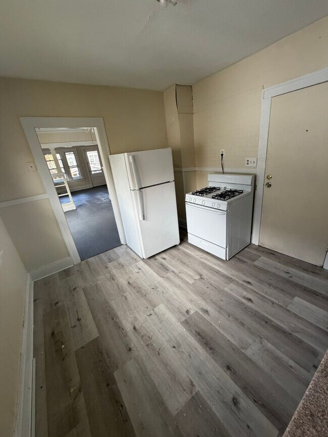 Building Photo - 12706 Parkhill Ave