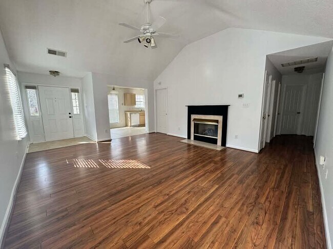 Foto del edificio - 597 Bloomover St