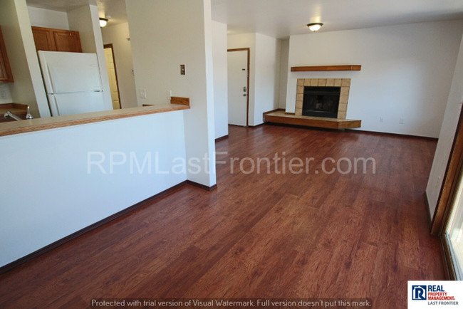 Building Photo - 1120 Golden Dawn Cir