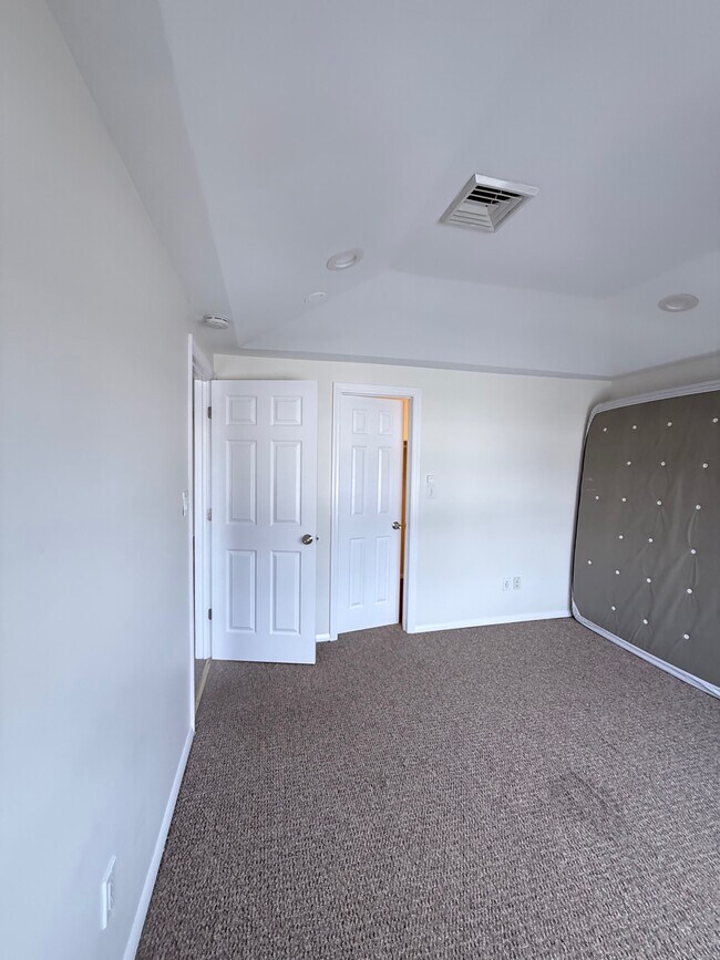 Foto del edificio - 132 Carle Rd