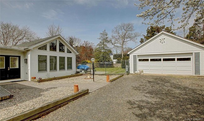 Building Photo - 40 Oak Ave