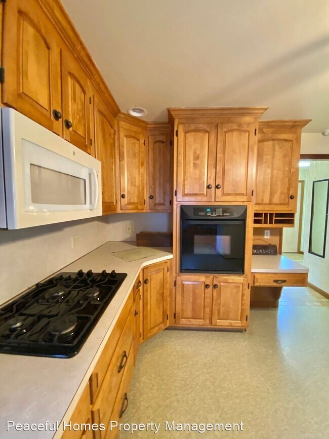 Building Photo - 4 br, 3 bath House - 982 Colebrook Rd