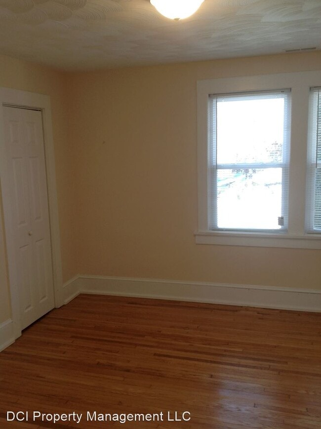 Building Photo - 3 br, 1 bath House - 1404 Montclair St