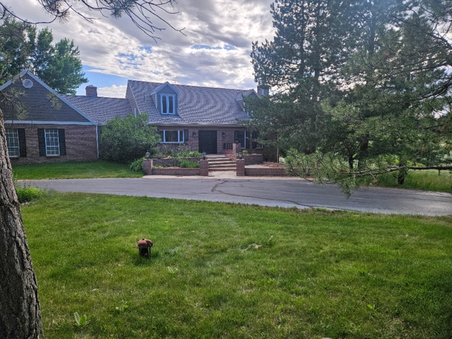 Building Photo - 10032 E Meadow Run