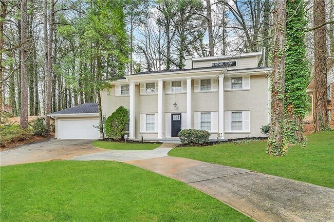 Building Photo - 2800 Kingston Terrace