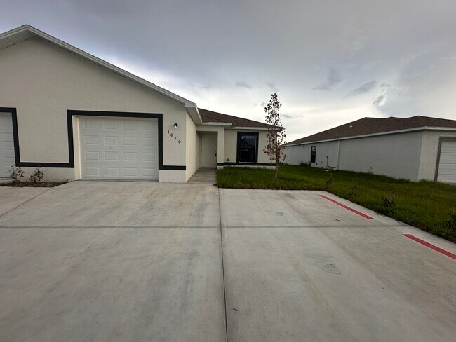 Foto del edificio - 1010 NE 15th Ln