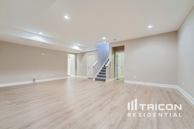 Building Photo - 26110 E Davies Dr