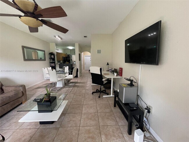 Foto del edificio - 4904 SW 141st Ave