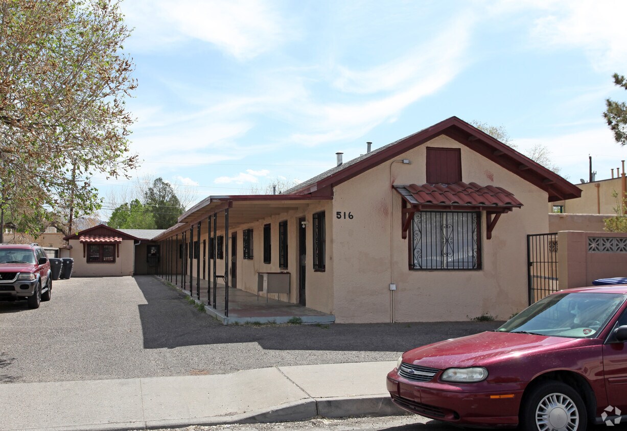 Primary Photo - 516 Palomas Dr SE