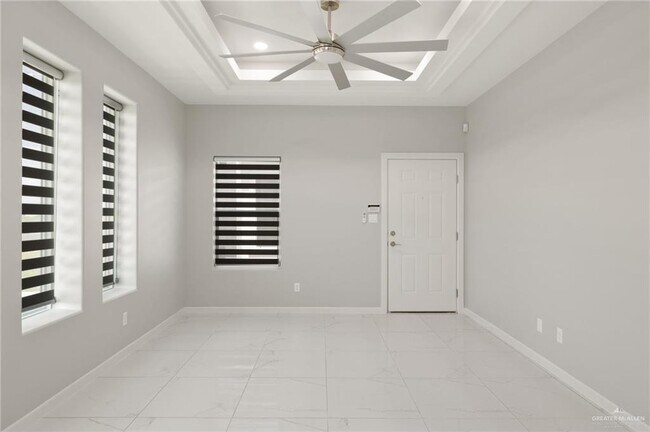 Foto del edificio - 1118 Country Club Drive
