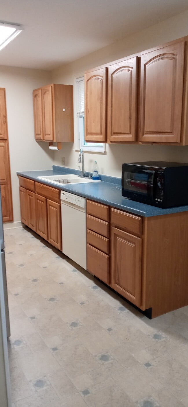 Kitchen - 3647 Lee Ave N