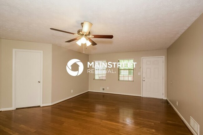 Foto del edificio - 3 Bedroom Pet-Friendly Home in McDonough, ...