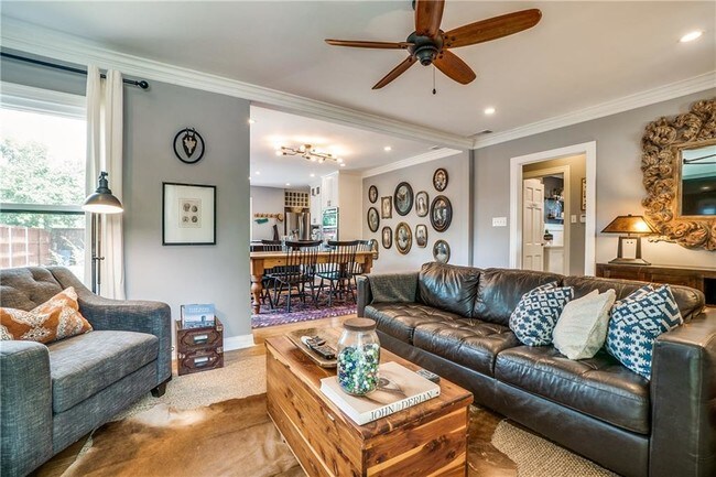 Building Photo - 2311 Barberry Dr