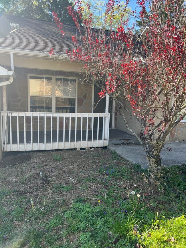 Building Photo - Jacksboro 37757 - 2 bedroom, 1 bath villa ...