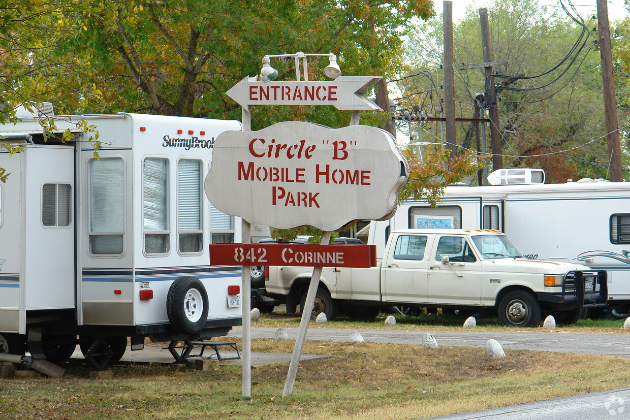 Primary Photo - Circle B Mobile Home Park