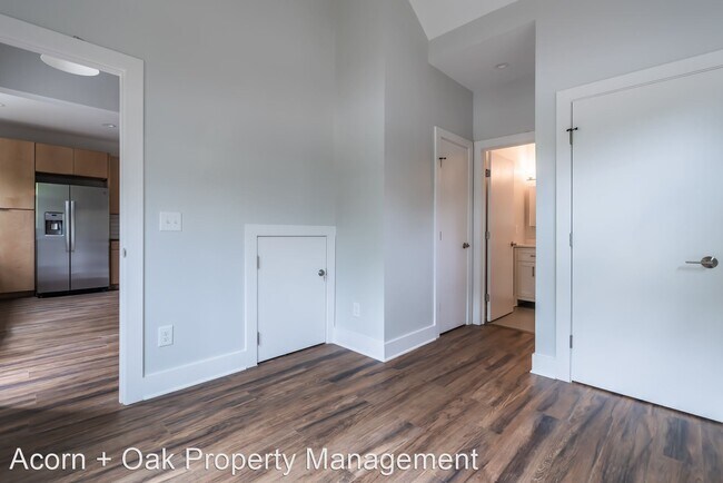 Building Photo - 3 br, 2.5 bath House - 1009 N. Gregson St.