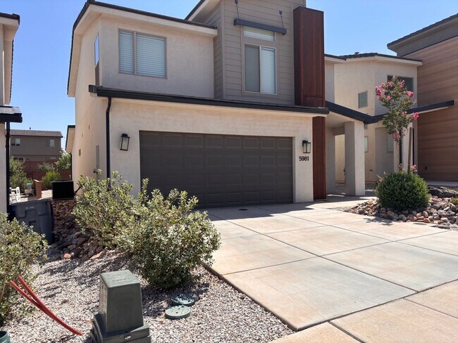 Foto del edificio - 4 bed | 2.5 bath | 2 car in Desert Canyons