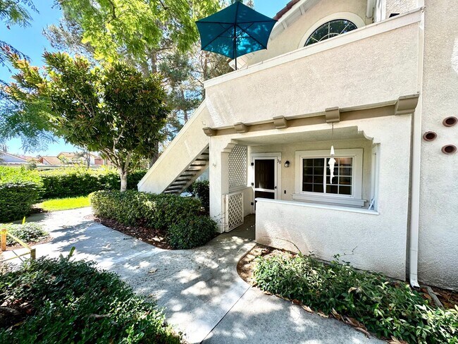 Building Photo - Beautiful 2 bedroom, 2 bathroom condo in d...