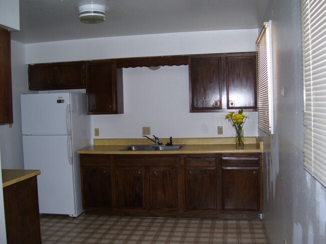 Building Photo - 2121 Thomas Ave