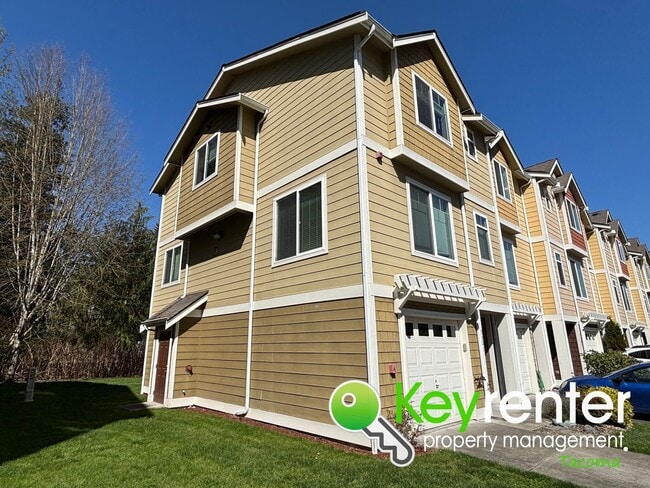 Building Photo - Tacoma townhome located in HOA community!