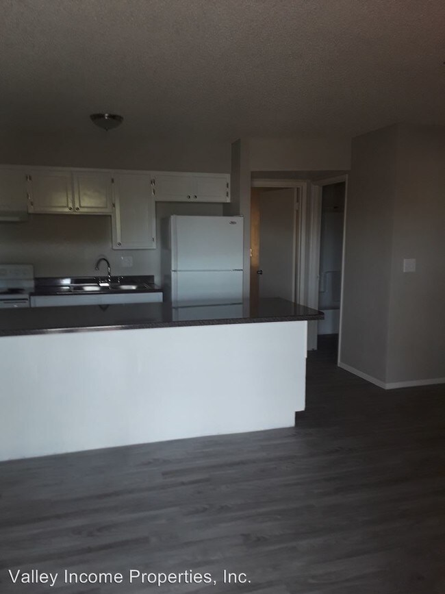 Building Photo - 448 S Mesa Dr