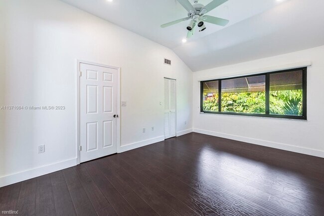 Building Photo - 2 br, 2.5 bath Townhome - 3223 Mary St # 10