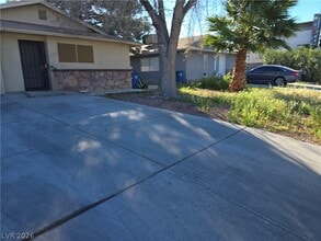 Building Photo - 427 S Tonopah Dr