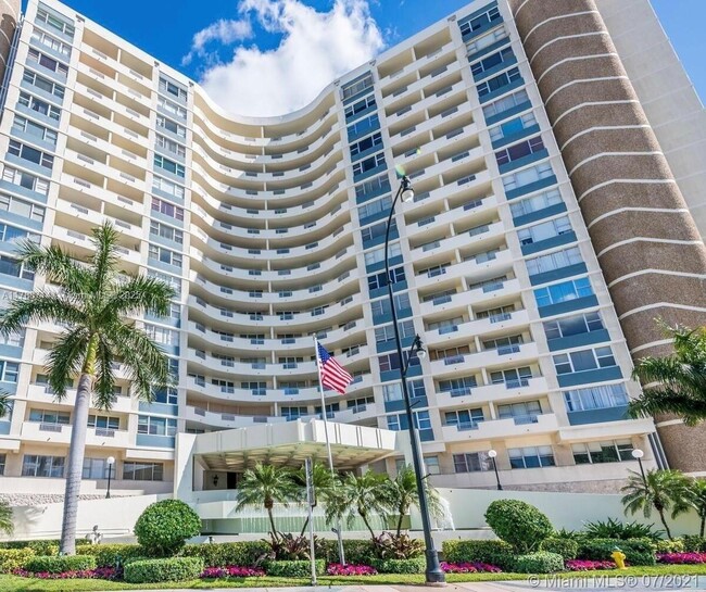 Building Photo - 3180 S Ocean Dr