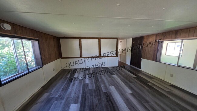 Building Photo - 3955-3956 BLUEBIRD MOBILE CT