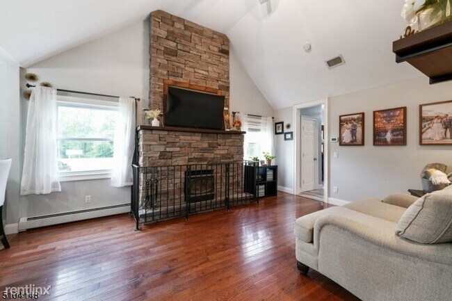 Building Photo - 3 br, 2 bath House - 6 Clubhouse Rd