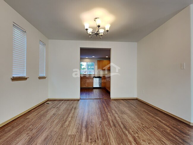 Building Photo - 809 Mac Ln SE