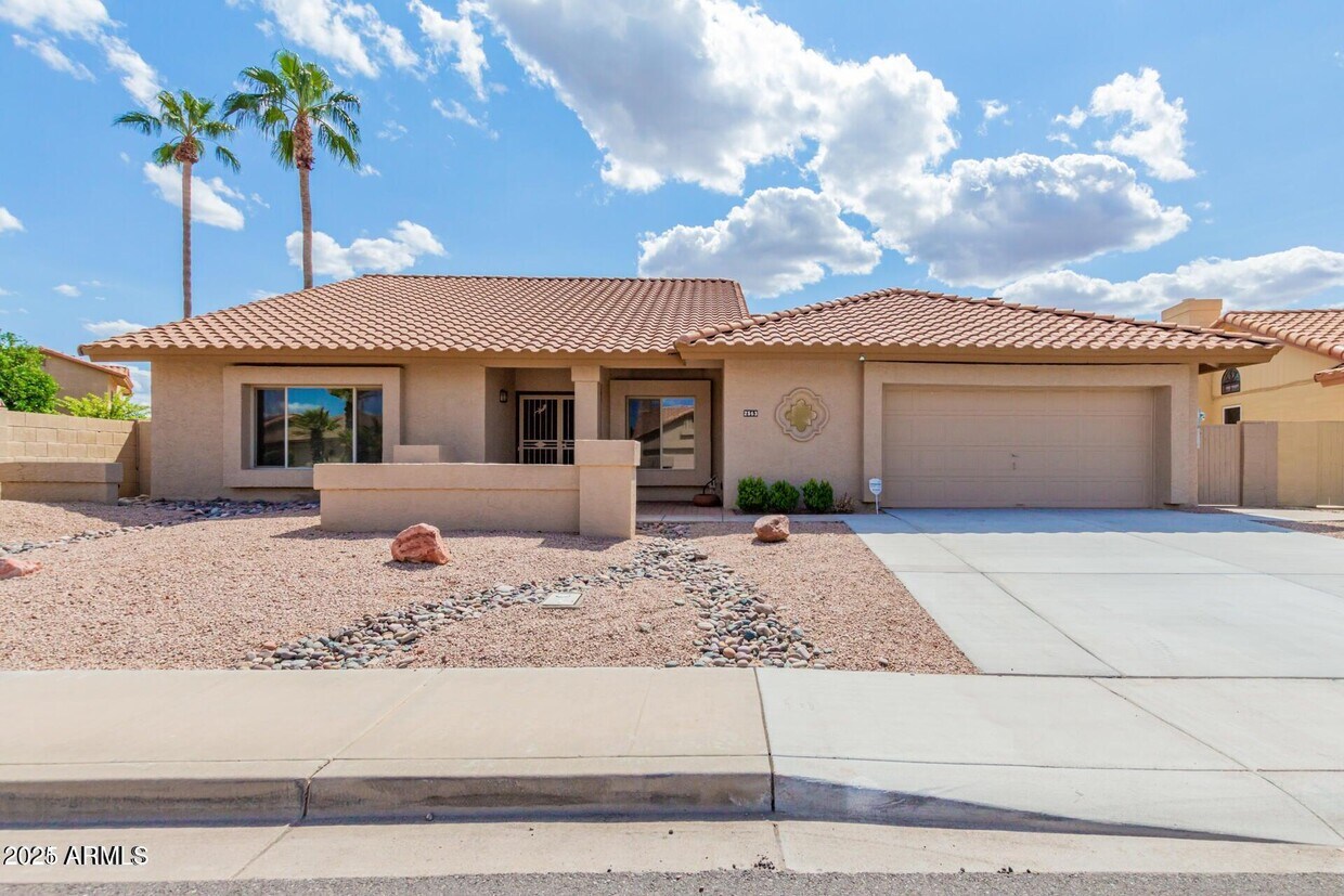 Primary Photo - 2563 N Tamarisk St