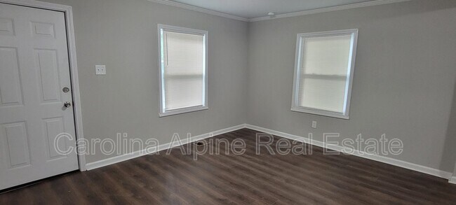 Building Photo - 1426 Beechwood Dr