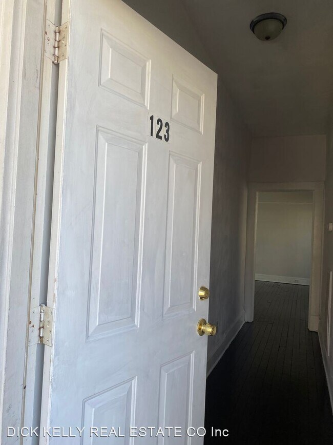 Building Photo - 3 br, 1 bath House - 123 Hough Ave