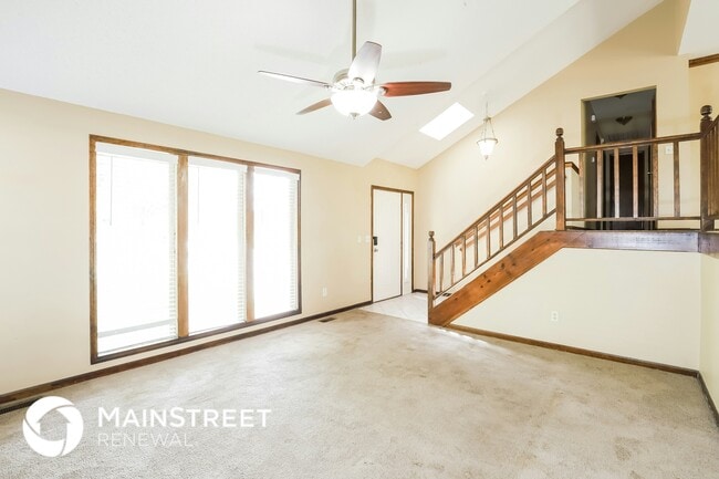 Building Photo - 5804 NW Klamm Dr