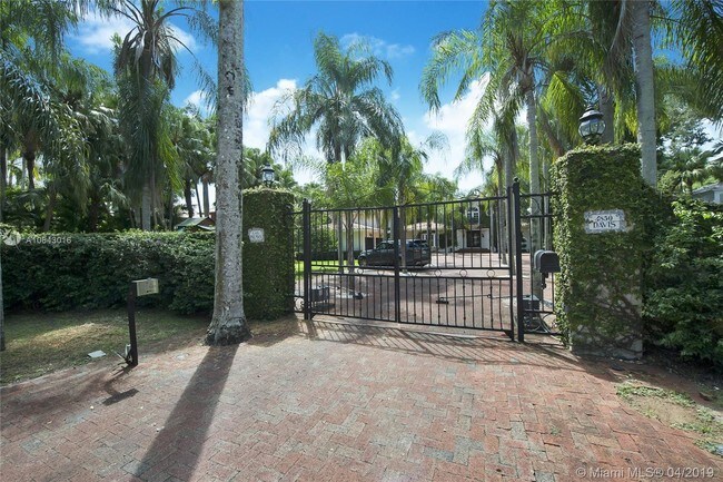 Building Photo - 4850 SW 80th St