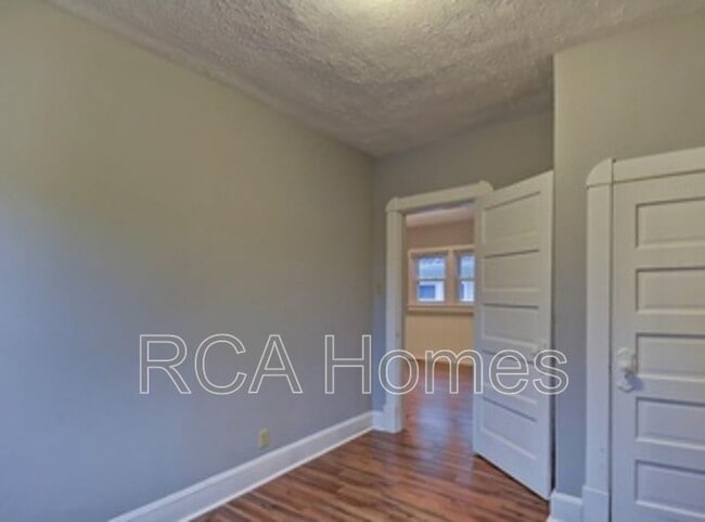 Building Photo - 2912.5 Shelby St