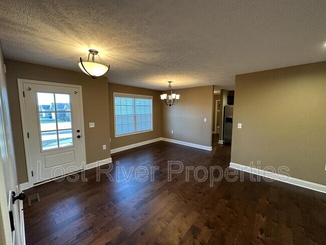 Foto del edificio - 381 Paige Ave