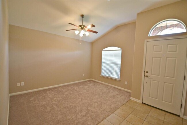 Foto del edificio - 1109 Willowbrook Dr