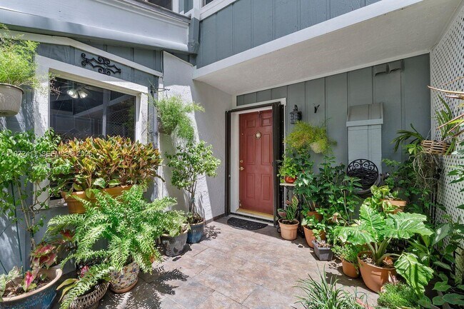 Foto del edificio - 4905 SW 71st Pl