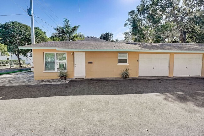 Foto del edificio - 628-628 S Osprey Ave