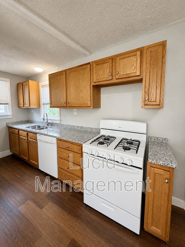 Building Photo - 1512 Bluegrass Ave