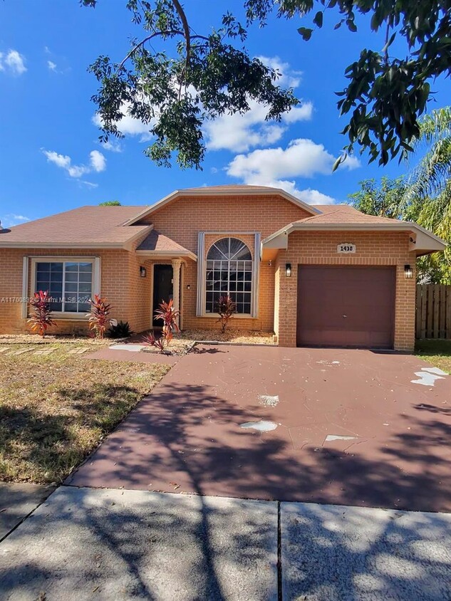 Foto principal - 1430 SW 85th Ter