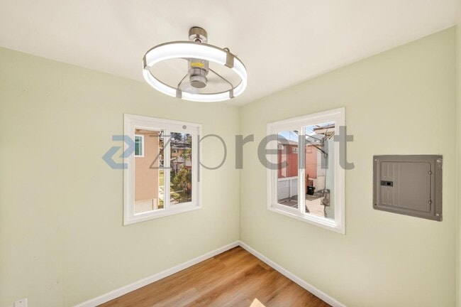 Building Photo - Unit 1/2