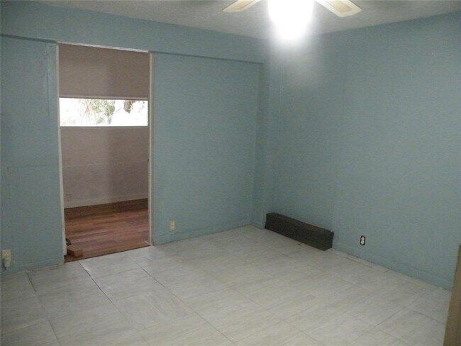 Foto del edificio - 315 Clear Lake Rd