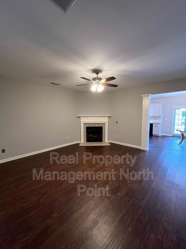 Building Photo - 2048 Lakeshore Overlook Dr